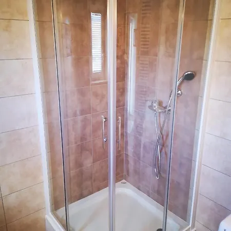 شقة Ema بوتْشيترتيك