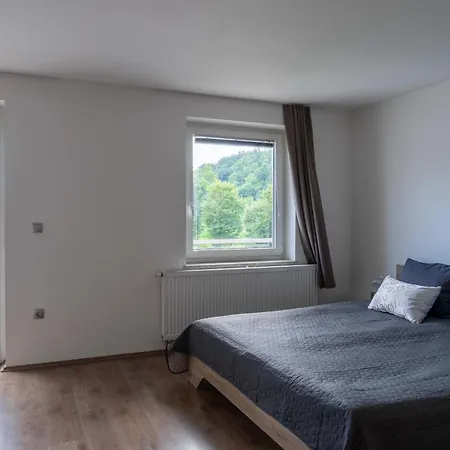 Ema * بوتْشيترتيك