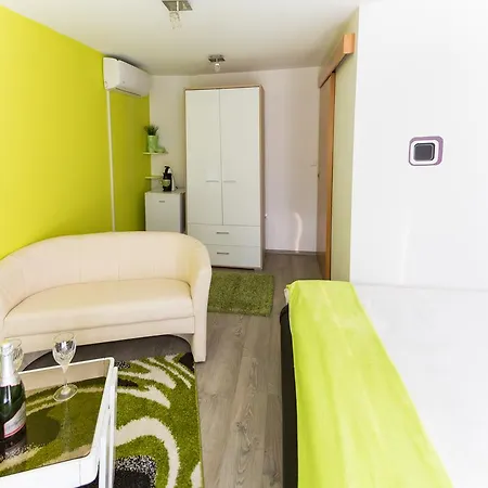 Ema Apartment *